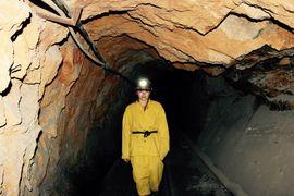 Minas-Subterraneas--Perigos-e-Reforco-do-Macico