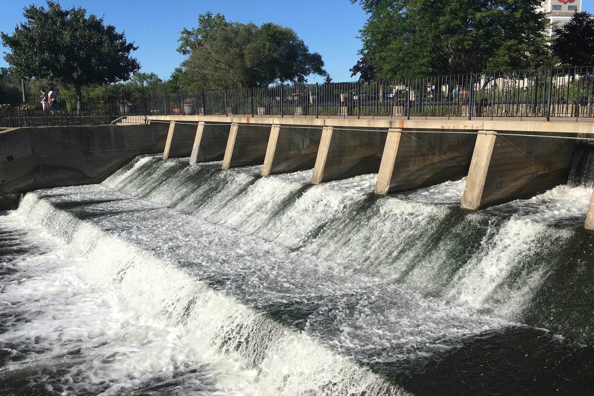 Barragens--Sistemas-de-Vedacao-e-Fluxo-de-Agua