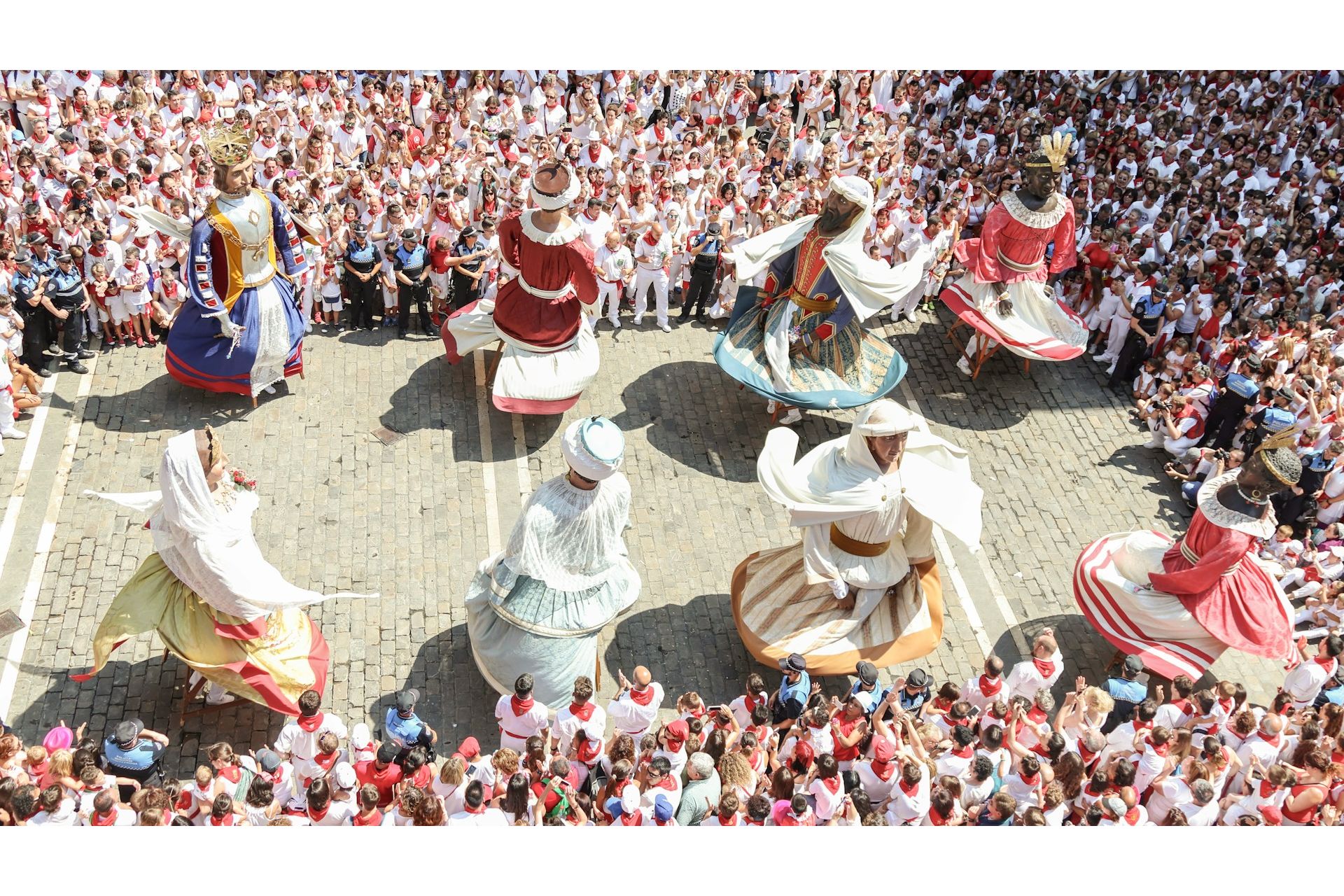 san-fermin-pamplona-navarra-0D7Wtqhe-AQ-unsplash