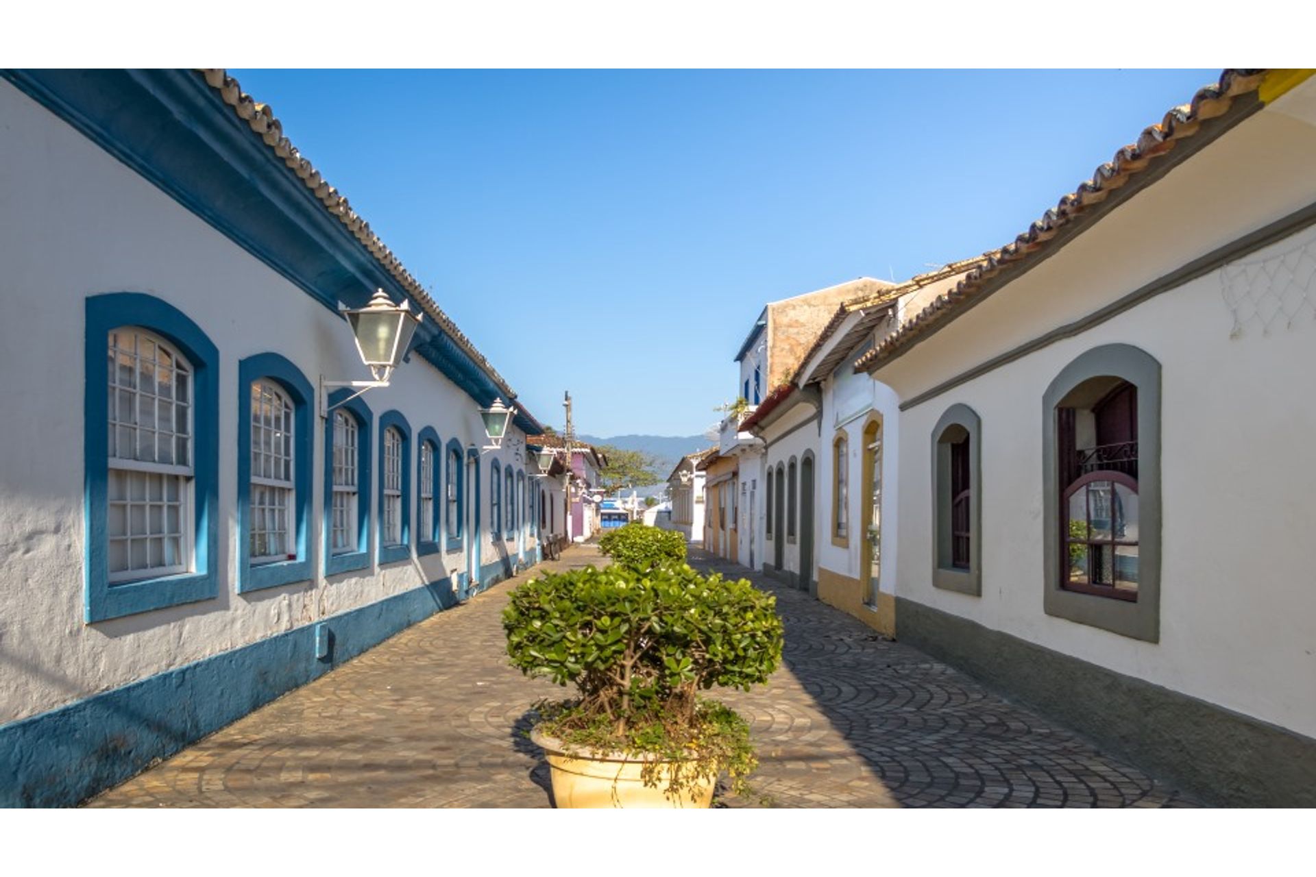 streets-of-historic-downtown-sao-sebastiao-sao-2023-11-27-05-03-31-utc--1-