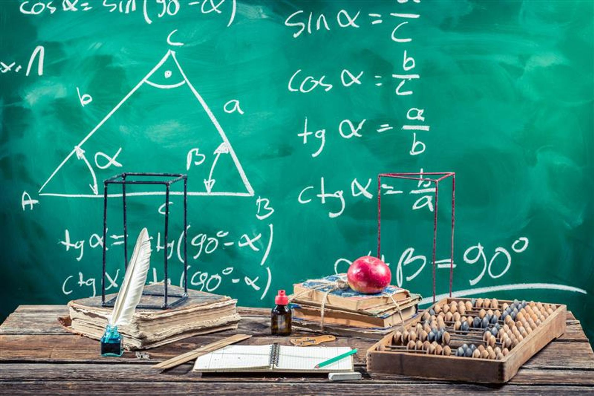 Materiais Didáticos para Ensino de Geometria e Álgebra