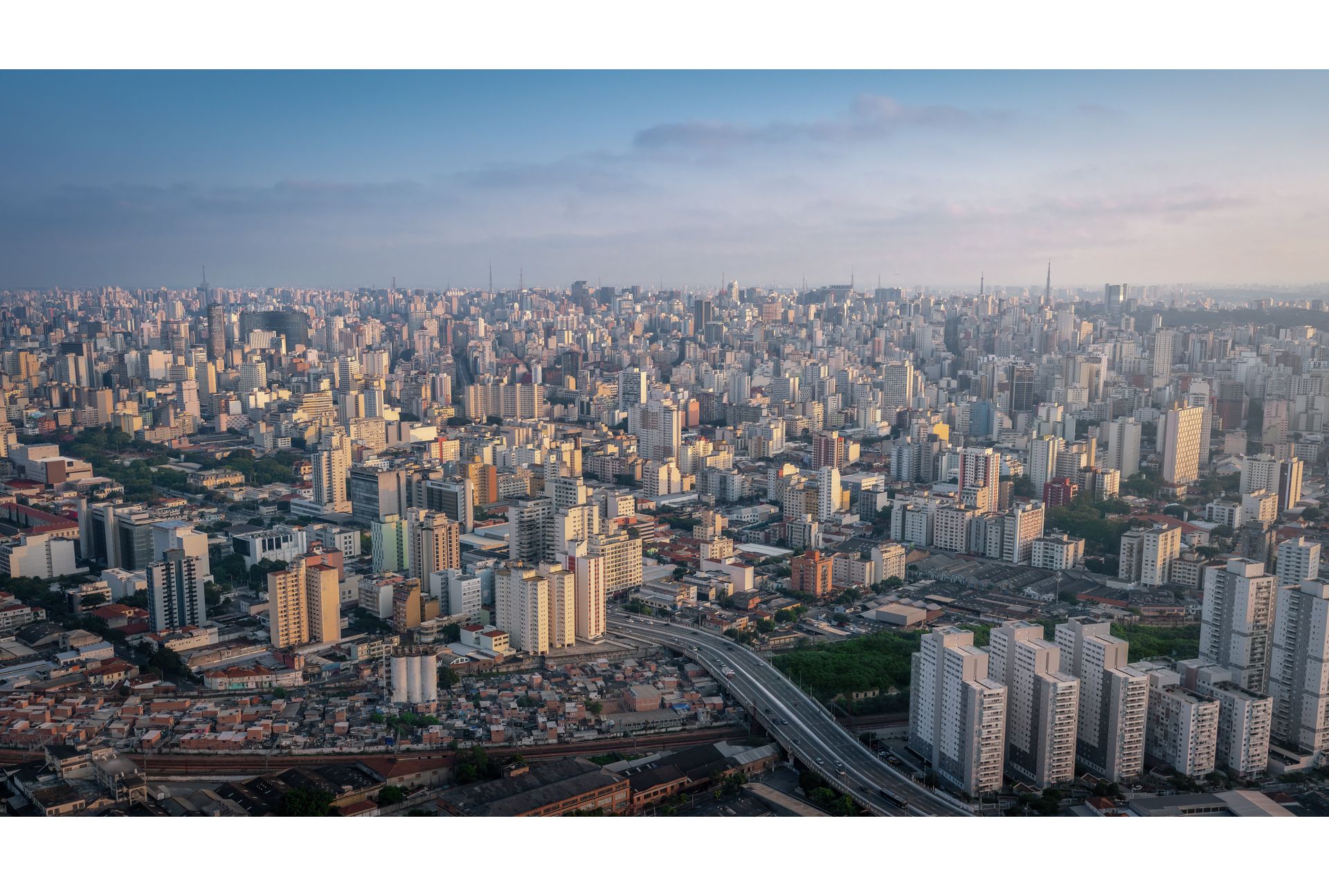 A Cidade Latina: Crescimento Urbano e Populacional