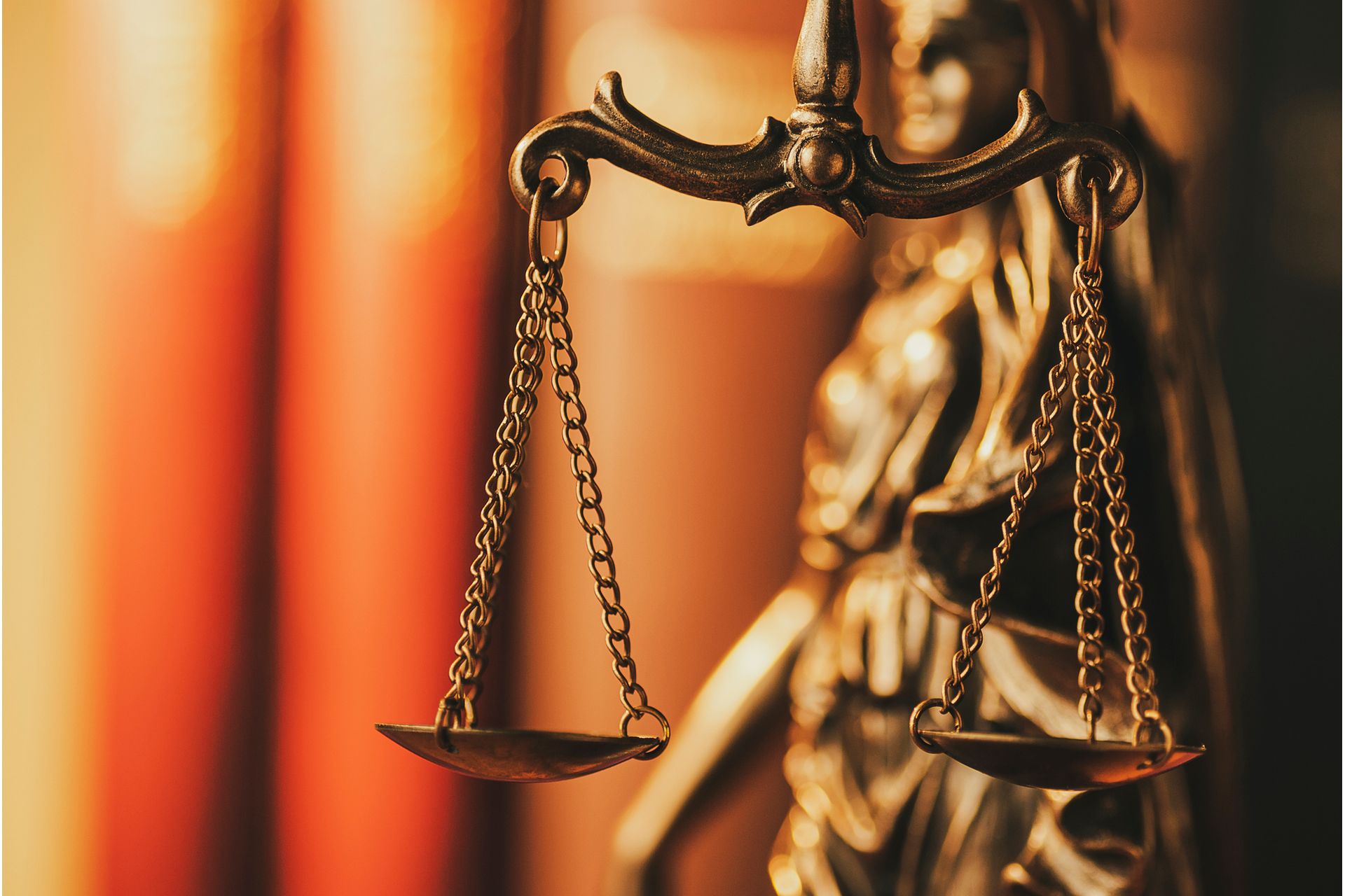 Análise do Direito: Relação com a Justiça e Moral