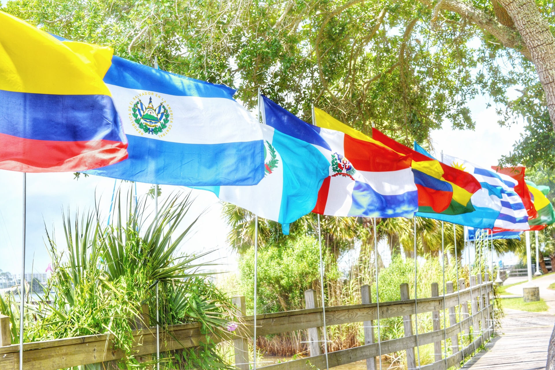 Governos Populistas e Ditaduras na América Latina